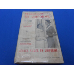 Demoiselles en uniforme