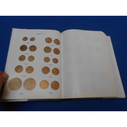 ARAB ISLAMIC COINS. Preserved in the National Museum of Qatar. Tome I