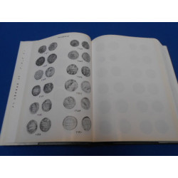 ARAB ISLAMIC COINS. Preserved in the National Museum of Qatar. Tome I